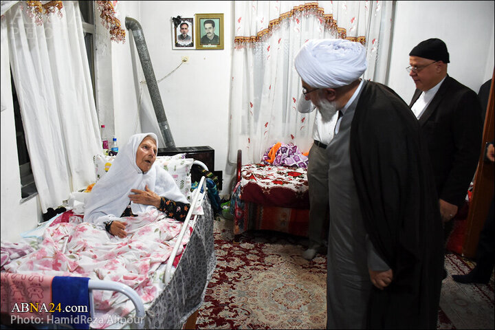 Photos: Ayatollah Ramezani meet with family of martyr Sayyed Hossein Mousavi