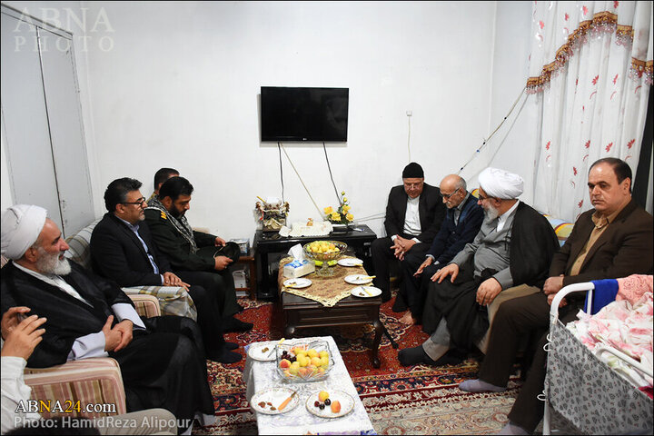Photos: Ayatollah Ramezani meet with family of martyr Sayyed Hossein Mousavi