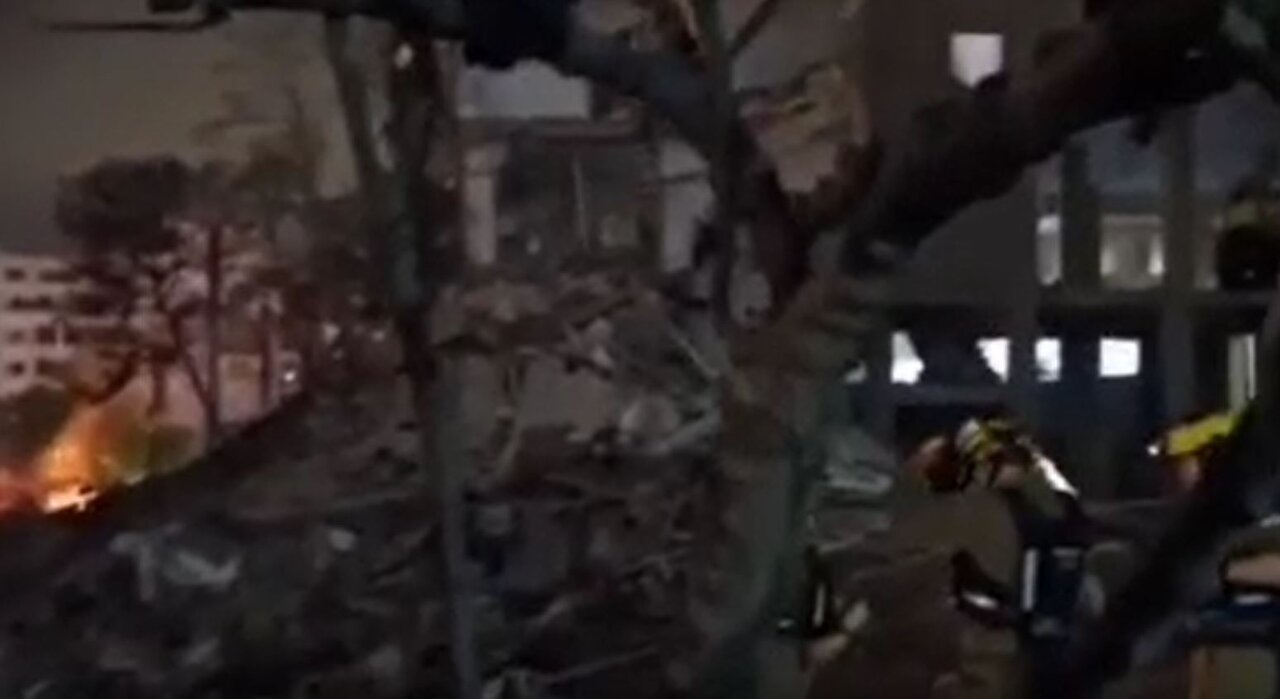 Video: Iran's heavy missile attacks on Tel Aviv, Israel