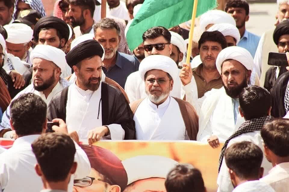 Thousands rally in Pakistan to show solidarity with Iran