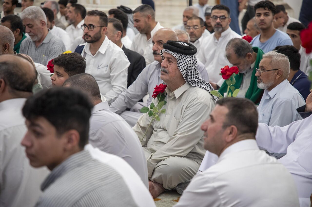Procession of people of Karbala celebrates Day of Ghadir at shrine of Imam Ali (+Photos)
