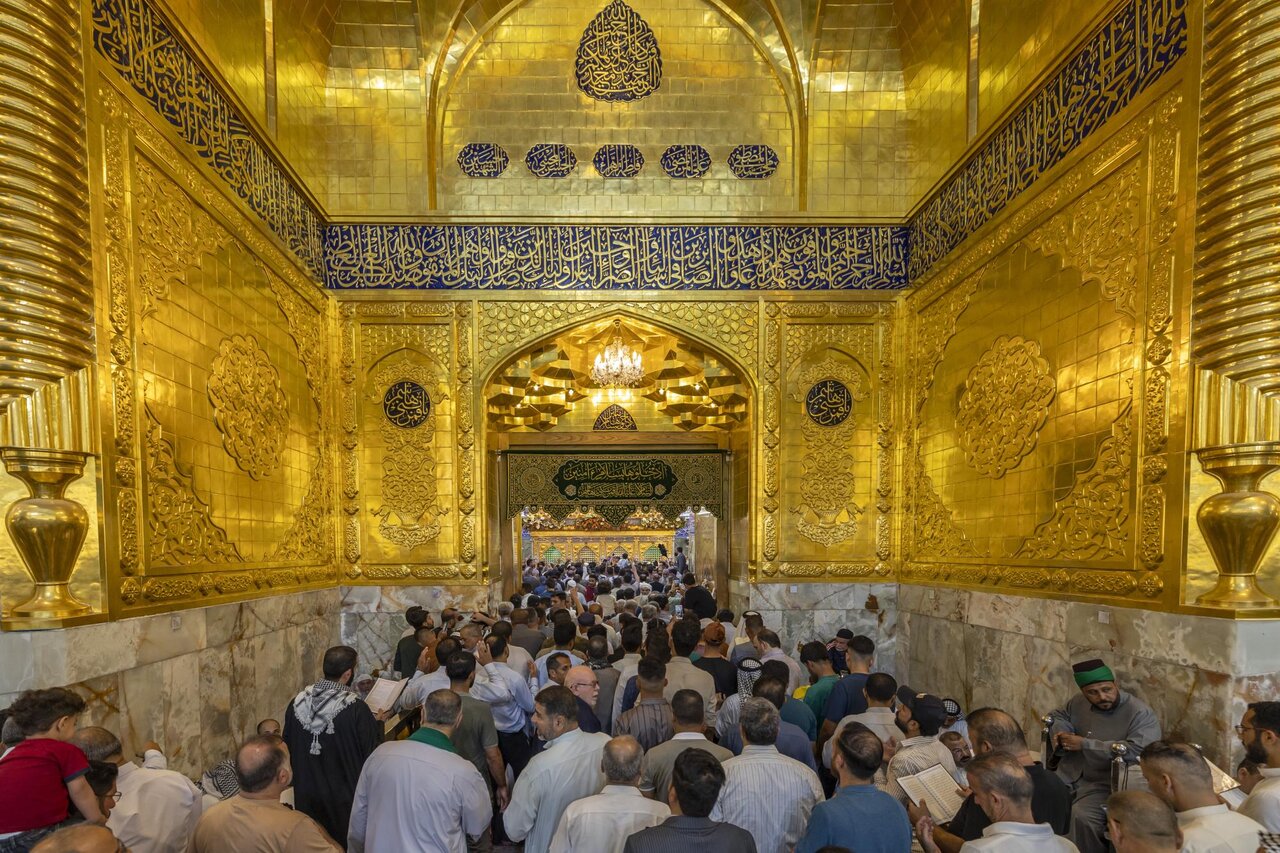 Crowds of visitors revive on Thursday night at shrine of Aba al-Fadl al-Abbas (+Photos)
