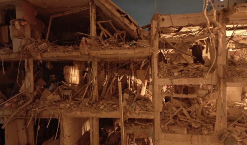 Tel Aviv, tarihindeki en yoğun füze saldırısıyla sarsıldı