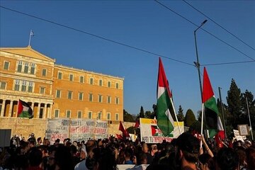 Griegos protestan contra la guerra de Israel en Gaza y expresan su solidaridad con palestinos e iraníes