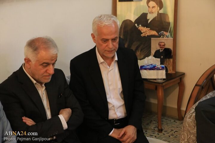 Photos: Isfahan's administrators attend home of Martyr General Mehdi Rabbani's father