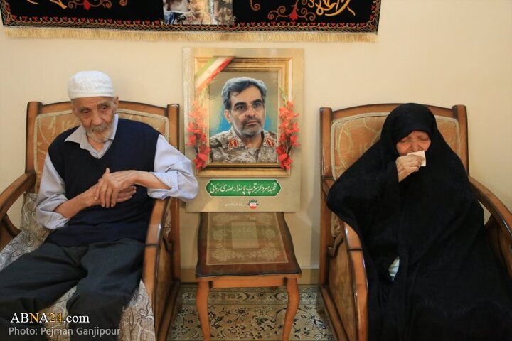 Photos: Isfahan's administrators attend home of Martyr General Mehdi Rabbani's father