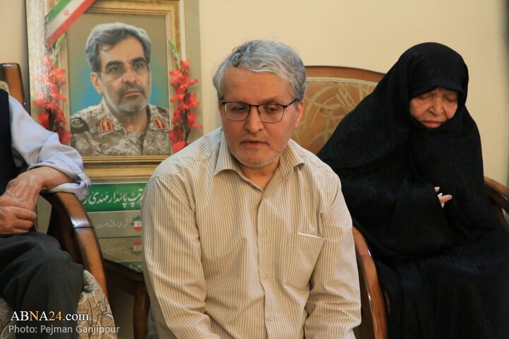Photos: Isfahan's administrators attend home of Martyr General Mehdi Rabbani's father