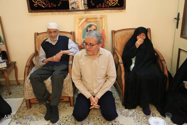 Photos: Isfahan's administrators attend home of Martyr General Mehdi Rabbani's father