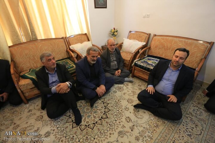 Photos: Isfahan's administrators attend home of Martyr General Mehdi Rabbani's father