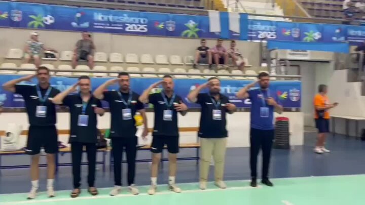 ویدیو | احترام نظامی فوتسالیست‌های ناشنوای ایران در مسابقات جهانی ایتالیا