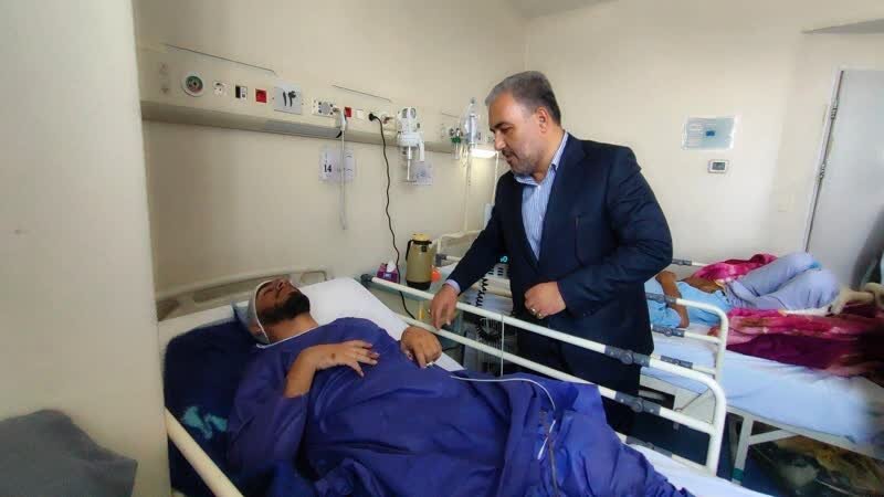 عیادت فرماندار قم از مجروحان حمله هوایی ارتش رژیم صهیونیستی