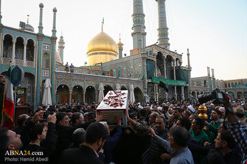 Informe fotográfico |  Ceremonia fúnebre de 8 mártires iraníes tras ataques del régimen sionista en Qom