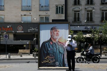 تصاویر فرماندهان شهید سپاه در میادین اصلی شهر تهران