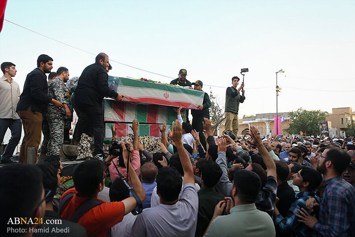 Informe fotográfico |  Ceremonia fúnebre de 8 mártires iraníes tras ataques del régimen sionista en Qom