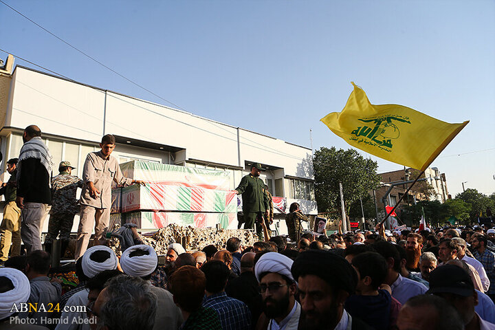 Informe fotográfico |  Ceremonia fúnebre de 8 mártires iraníes tras ataques del régimen sionista en Qom
