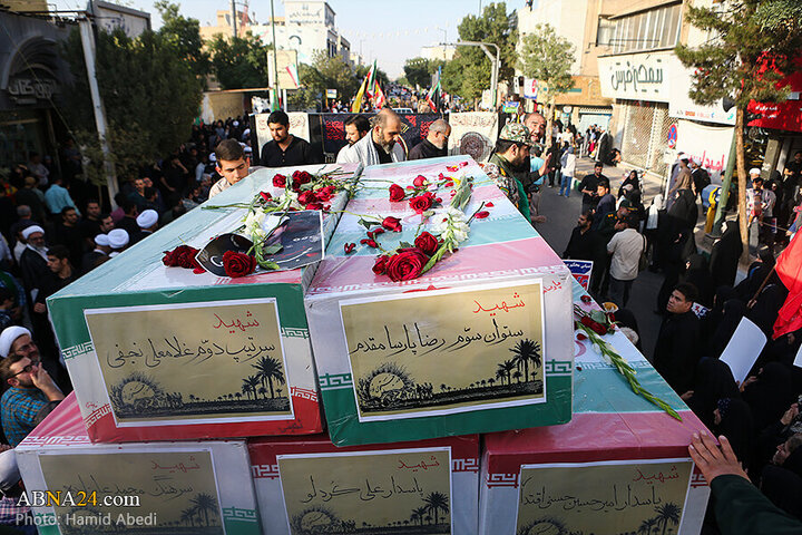 Informe fotográfico |  Ceremonia fúnebre de 8 mártires iraníes tras ataques del régimen sionista en Qom