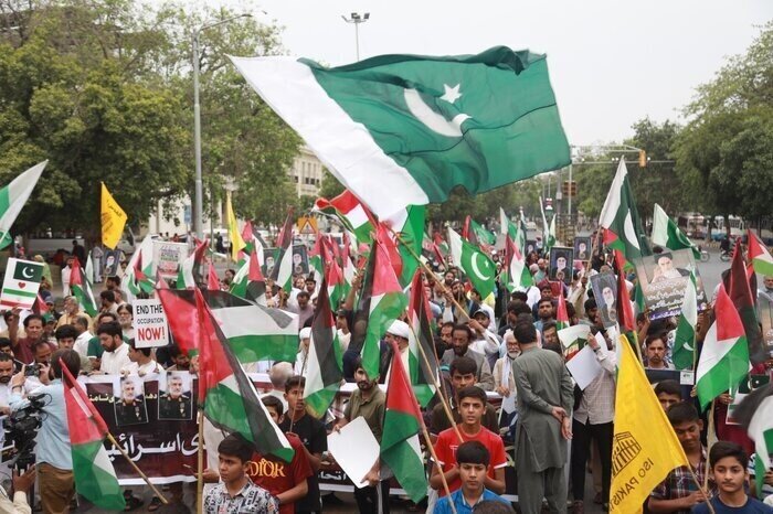 Pakistanis hold rally to condemn Israeli attack against Iran