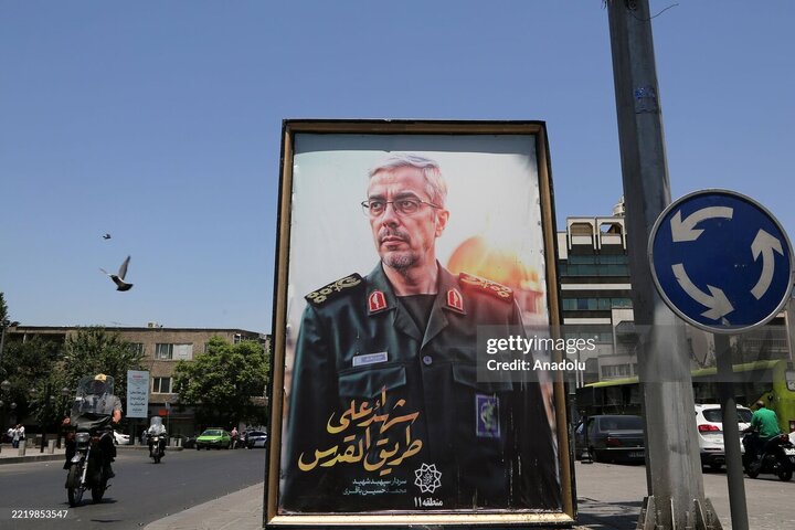 Photos: Pictures of martyred IRGC commanders in main squares of Tehran