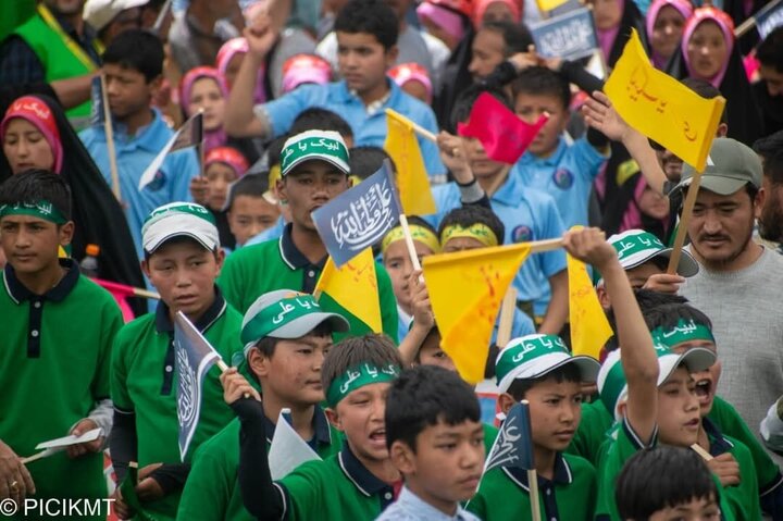 အိန္ဒိယ နိုင်ငံ ကာရ်ဂီးလ် မြို့ တွင် အီးဒ်ဒေဂဒီးရ် အထိမ်းအမှတ် ကိုကျင်းပရင်း အီရန် နှင့် အတူရှိကြောင်း ချီတက် ဆန္ဒပြ ။ ။ Photos