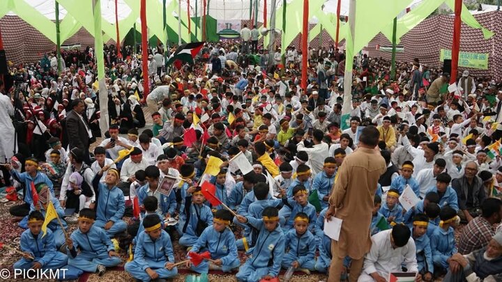 အိန္ဒိယ နိုင်ငံ ကာရ်ဂီးလ် မြို့ တွင် အီးဒ်ဒေဂဒီးရ် အထိမ်းအမှတ် ကိုကျင်းပရင်း အီရန် နှင့် အတူရှိကြောင်း ချီတက် ဆန္ဒပြ ။ ။ Photos