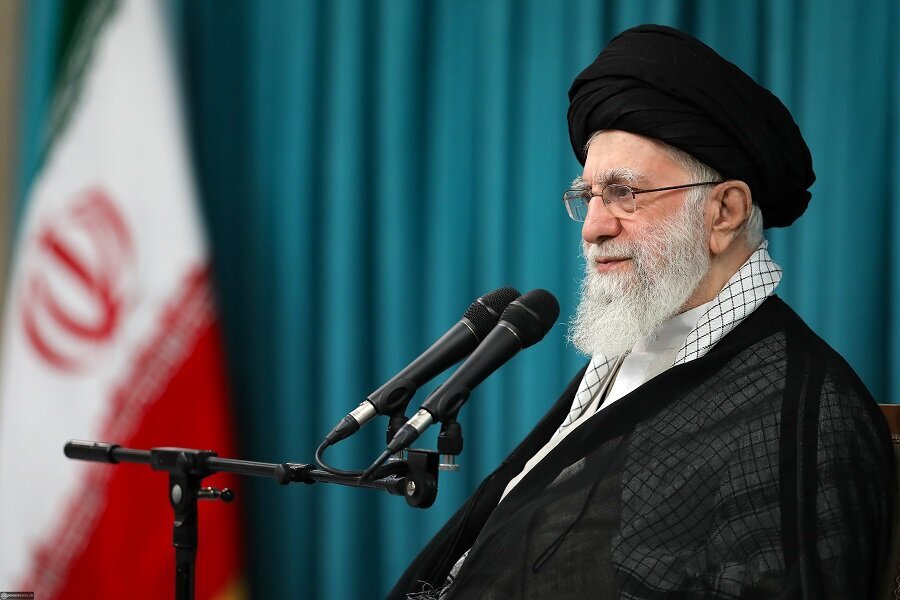 امریکی فوجی مداخلت بلاشبہ اس کے لئے ناقابل تلافی نقصان کا باعث بنے گی، رہبر انقلاب اسلامی