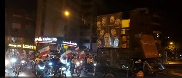 Îşev|Karwenên moturan û tirimpelan xelkên tehranê hîmayet û terafdarîya xwe diyar kirin ji kesên ku ji Îrane Berxwedan û paresdarîye dikin li hember d