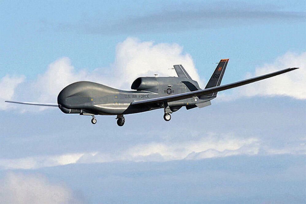 لحظه شکار و نابودی پهپاد هرمس اسرائیل در غرب کشور + فیلم