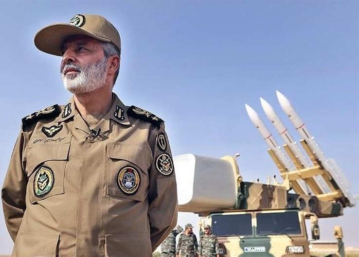 رئيس هيئة الأركان العامة للقوات المسلحة يتفقد قاعدة صاروخية للحرس الثوري