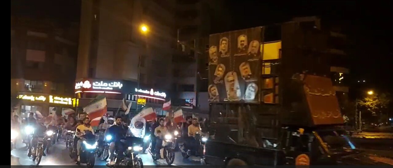 Îşev|Karwenên moturan û tirimpelan xelkên tehranê hîmayet û terafdarîya xwe diyar kirin ji kesên ku ji Îrane Berxwedan û paresdarîye dikin li hember d