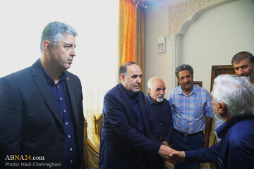 Rapora Wêneyan:Dîtin ligel malbata Şehîden zanistvanên hêzeya nukleer ji terafen rejîma sihyonistî hatibon Şehîd kirin Emîr Huseyin Feqîhî li bajare Q