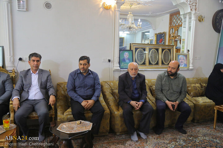 Rapora Wêneyan:Dîtin ligel malbata Şehîden zanistvanên hêzeya nukleer ji terafen rejîma sihyonistî hatibon Şehîd kirin Emîr Huseyin Feqîhî li bajare Qumê.