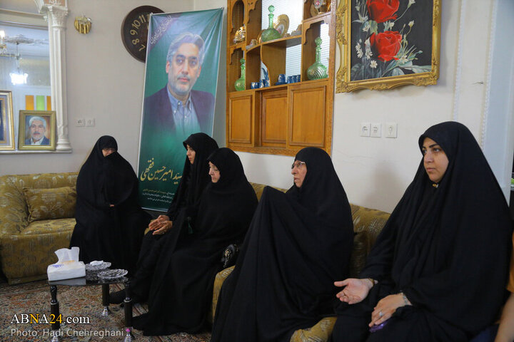 Rapora Wêneyan:Dîtin ligel malbata Şehîden zanistvanên hêzeya nukleer ji terafen rejîma sihyonistî hatibon Şehîd kirin Emîr Huseyin Feqîhî li bajare Qumê.