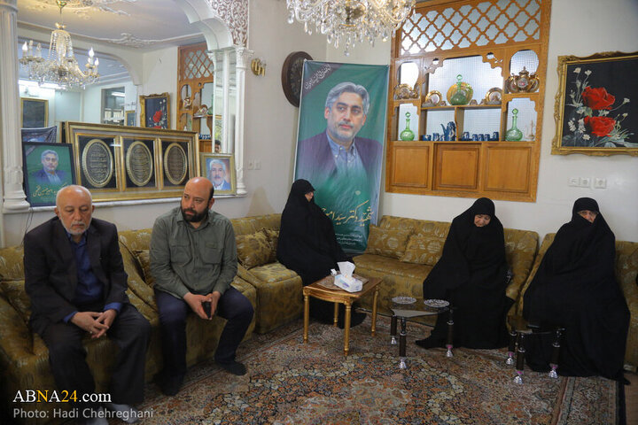 Rapora Wêneyan:Dîtin ligel malbata Şehîden zanistvanên hêzeya nukleer ji terafen rejîma sihyonistî hatibon Şehîd kirin Emîr Huseyin Feqîhî li bajare Qumê.