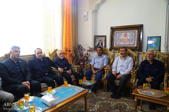 Rapora Wêneyan:Dîtin ligel malbata Şehîden zanistvanên hêzeya nukleer ji terafen rejîma sihyonistî hatibon Şehîd kirin Emîr Huseyin Feqîhî li bajare Qumê.