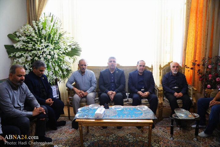 Rapora Wêneyan:Dîtin ligel malbata Şehîden zanistvanên hêzeya nukleer ji terafen rejîma sihyonistî hatibon Şehîd kirin Emîr Huseyin Feqîhî li bajare Qumê.