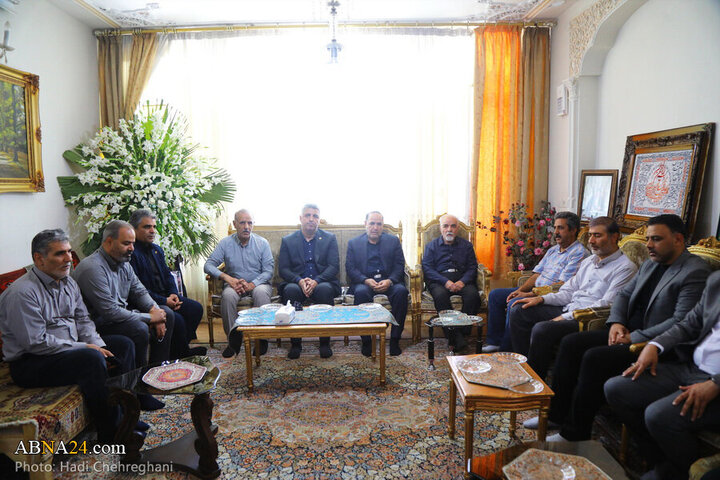 Rapora Wêneyan:Dîtin ligel malbata Şehîden zanistvanên hêzeya nukleer ji terafen rejîma sihyonistî hatibon Şehîd kirin Emîr Huseyin Feqîhî li bajare Qumê.