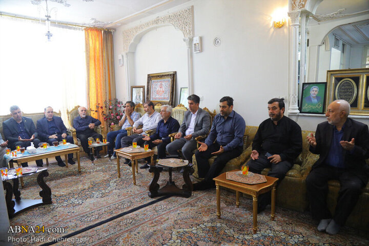 Rapora Wêneyan:Dîtin ligel malbata Şehîden zanistvanên hêzeya nukleer ji terafen rejîma sihyonistî hatibon Şehîd kirin Emîr Huseyin Feqîhî li bajare Qumê.