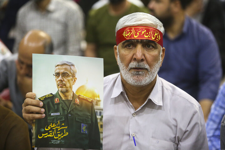 گزارش تصویری | وداع باشکوه مردم قم با پیکر ۶ شهید استان قم در حملات رژیم صهیونیستی