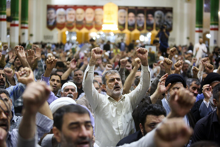 گزارش تصویری | وداع باشکوه مردم قم با پیکر ۶ شهید استان قم در حملات رژیم صهیونیستی