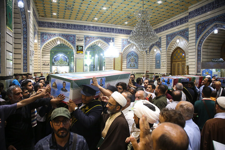 گزارش تصویری | وداع باشکوه مردم قم با پیکر ۶ شهید استان قم در حملات رژیم صهیونیستی