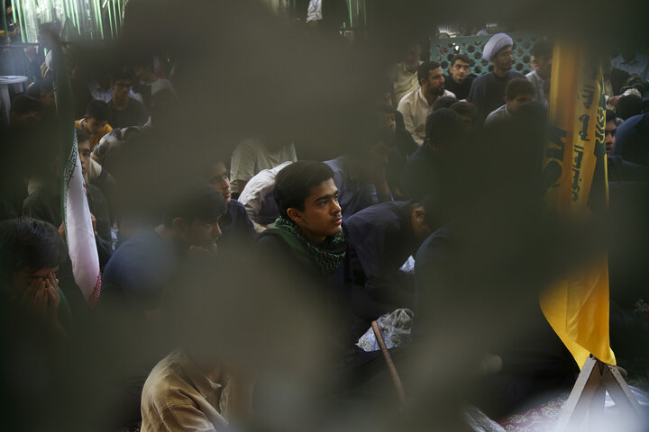 گزارش تصویری |  حمایت نوجوانان فاطمی از نیروهای مسلح کشور در حرم بانوی کرامت