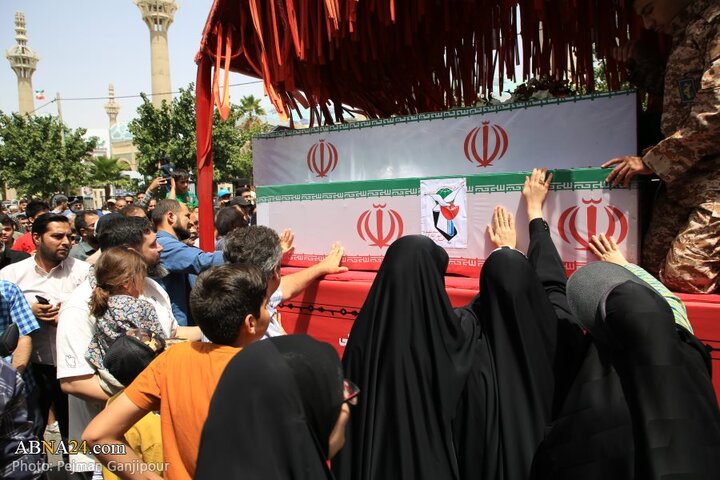 سنگ تمام مردم شهر اصفهان در تشییع پیکر شهدای تجاوز رژیم صهیونیستی
