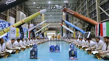 Хондани гурӯҳии ояти 30 аз сураи Фуссилат аз ҷониби гурӯҳи тавошеҳи Муҳаммад Расули Худо (с)