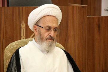 رہبر انقلاب اسلامی کی شان میں گستاخی دشمن کی بے بسی اور کمزوری کی علامت ہے، آیت اللہ سبحانی