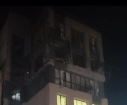 هجوم رژیم صهیونیستی به یک ساختمان مسکونی در شهر قم/ شهادت یک نوجوان ۱۶ ساله + عکس و ویدیو