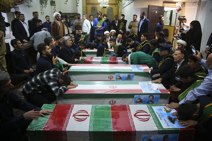 Photos: People of Qom bid farewell to martyrs of Zionist regime's attacks