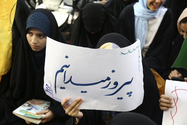 Photos: Fatemi teens support Iran's armed forces