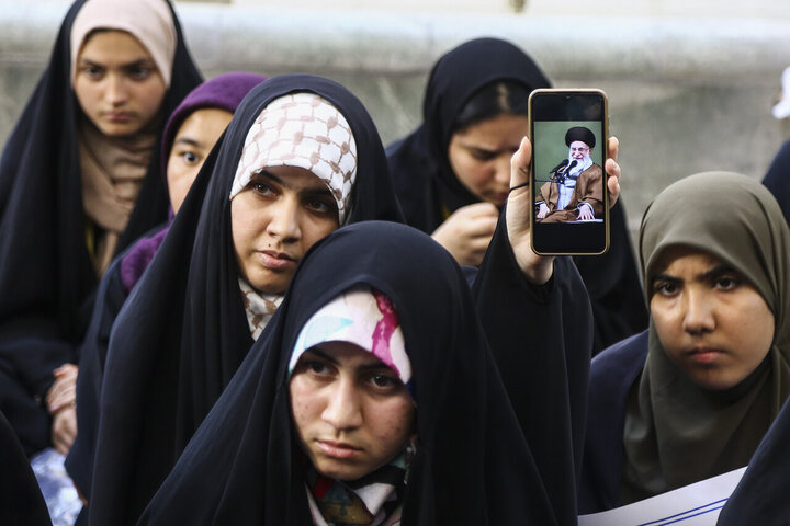 Photos: Fatemi teens support Iran's armed forces