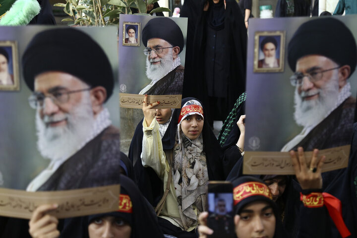 Photos: Fatemi teens support Iran's armed forces