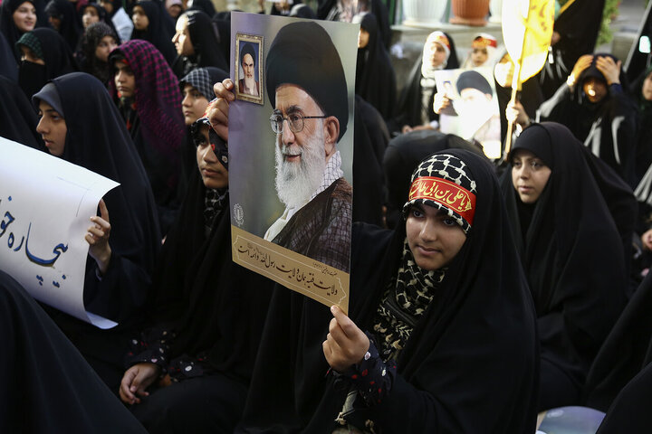 Photos: Fatemi teens support Iran's armed forces